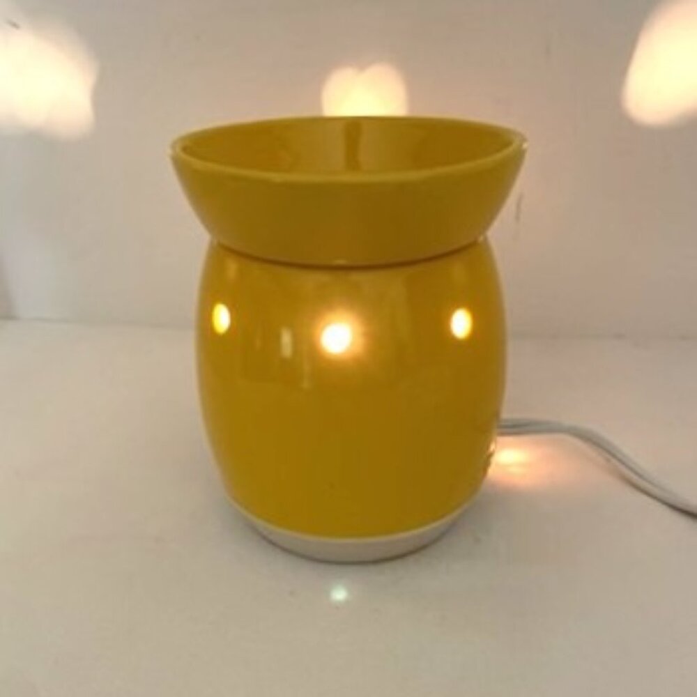 Scentsy Wax Warmer Bright Yellow Sunshine Lemonade